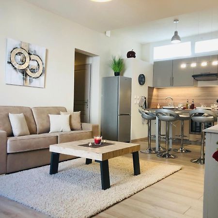 Les Volets Rouges Apartamento Clavaillan Exterior foto