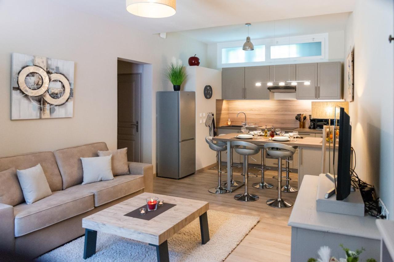 Les Volets Rouges Apartamento Clavaillan Exterior foto
