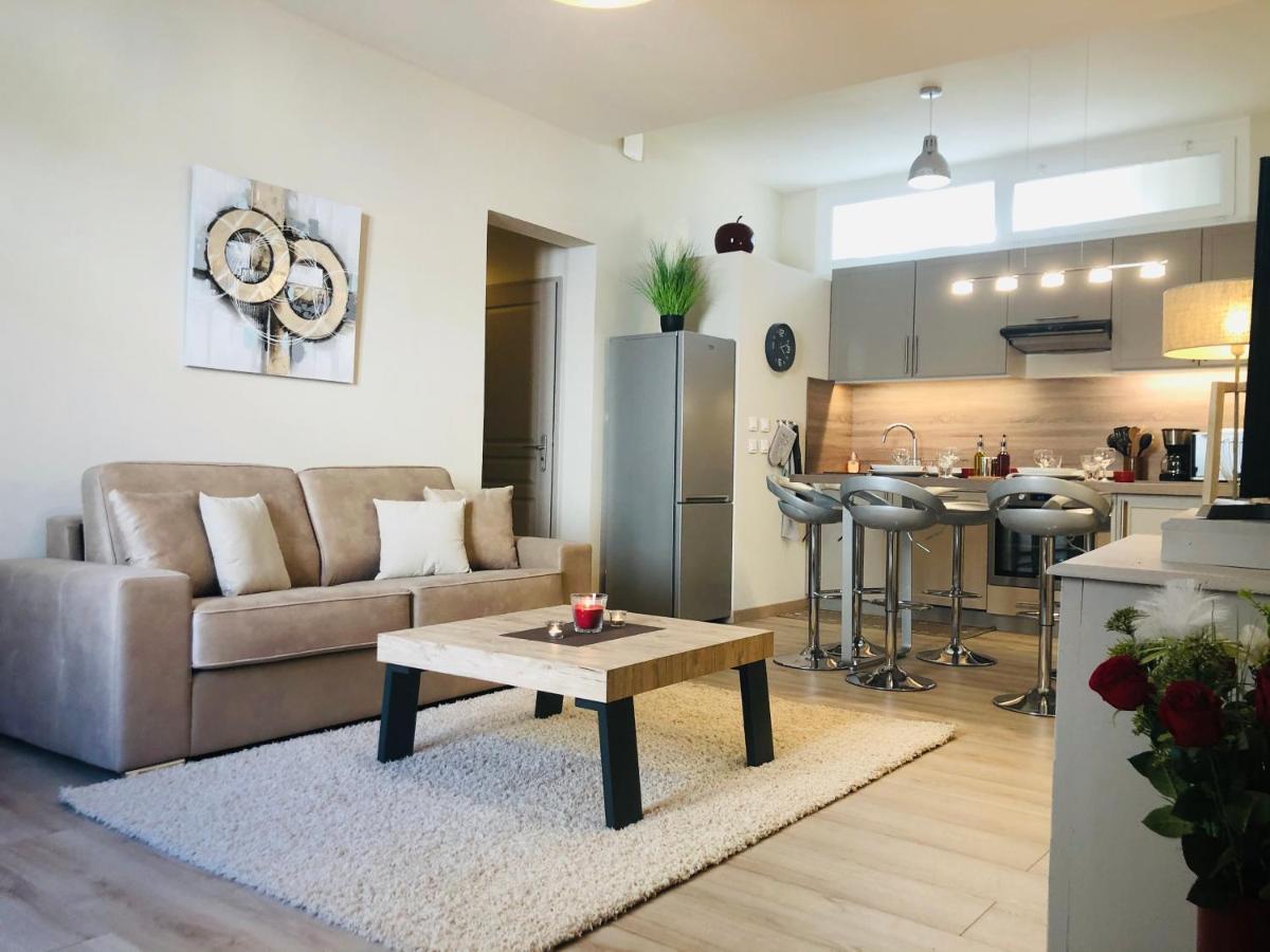 Les Volets Rouges Apartamento Clavaillan Exterior foto