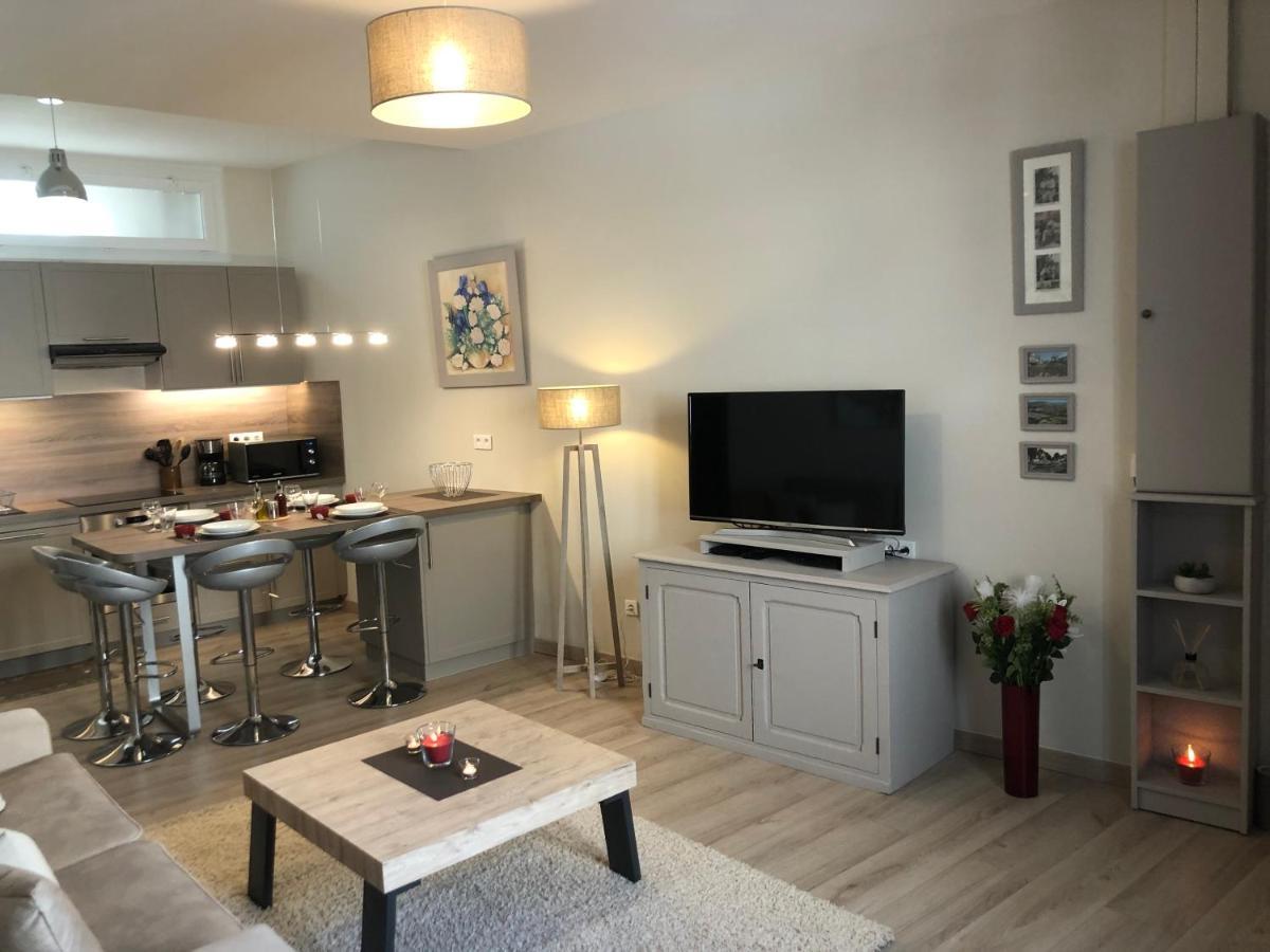 Les Volets Rouges Apartamento Clavaillan Exterior foto